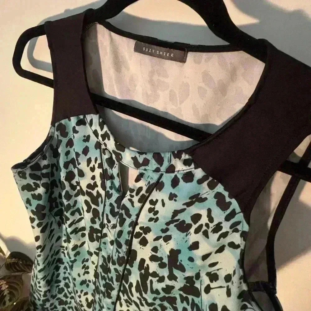 SUZY SHIER blue animal  print top - Picture 2 of 4